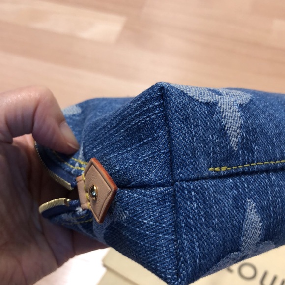 LIKE NEW 🌸🌸 RARE 🌸🌸 Louis Vuitton Denim Pouch - Picture 14 of 14